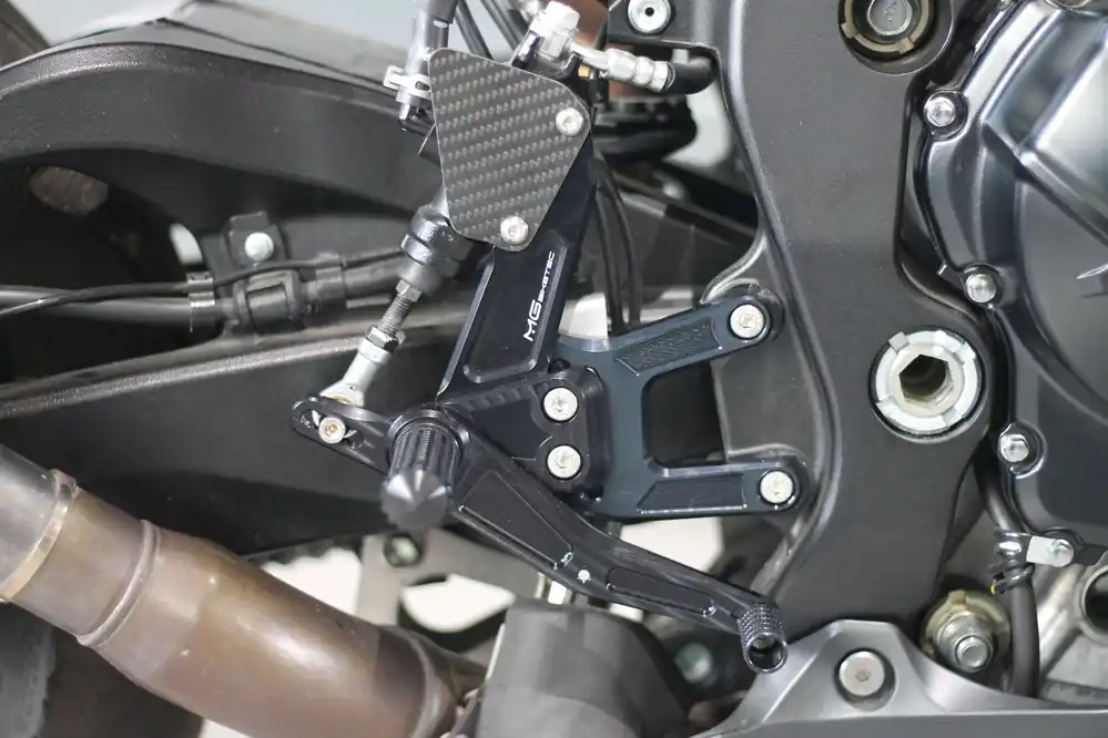 Neuheit MG Biketec Sport-Fußrastenanlage passend für Suzuki GSX-R 1000 / R ab 2017