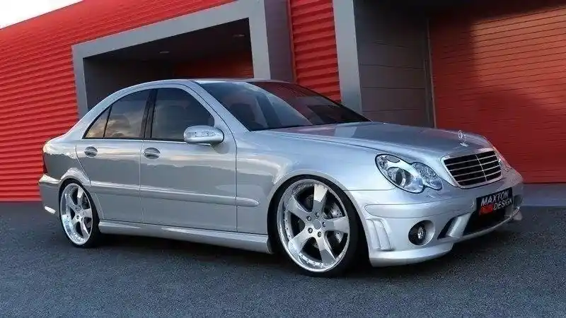 Mega-Angebot Frontstoßstange passend für Mercedes C W203 AMG Look